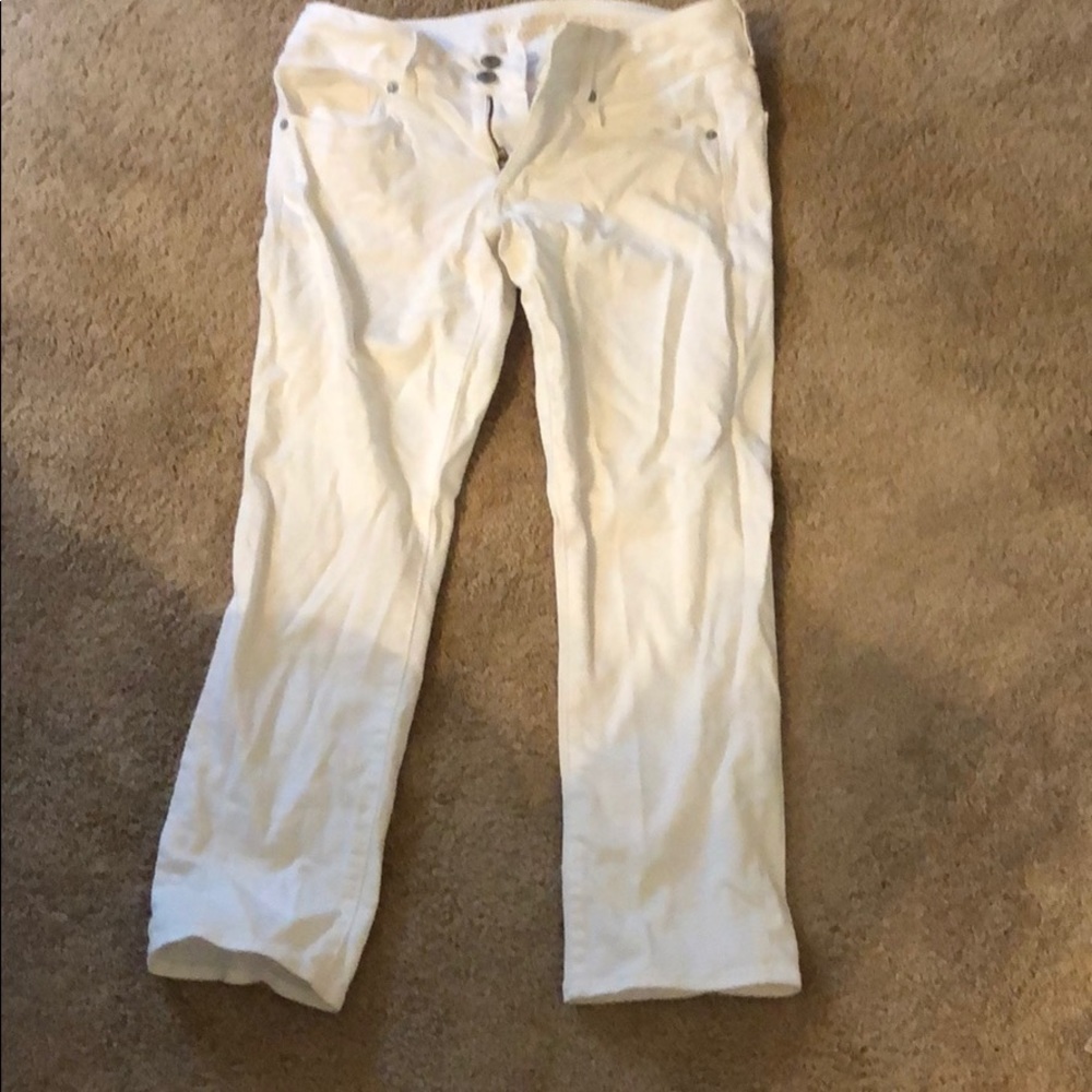American Eagle whit jeans